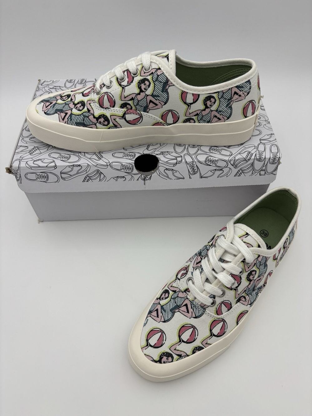 Maison Kitsune Hotel Olympia Canvas Sneakers White Dancing Girls Print Size 8
